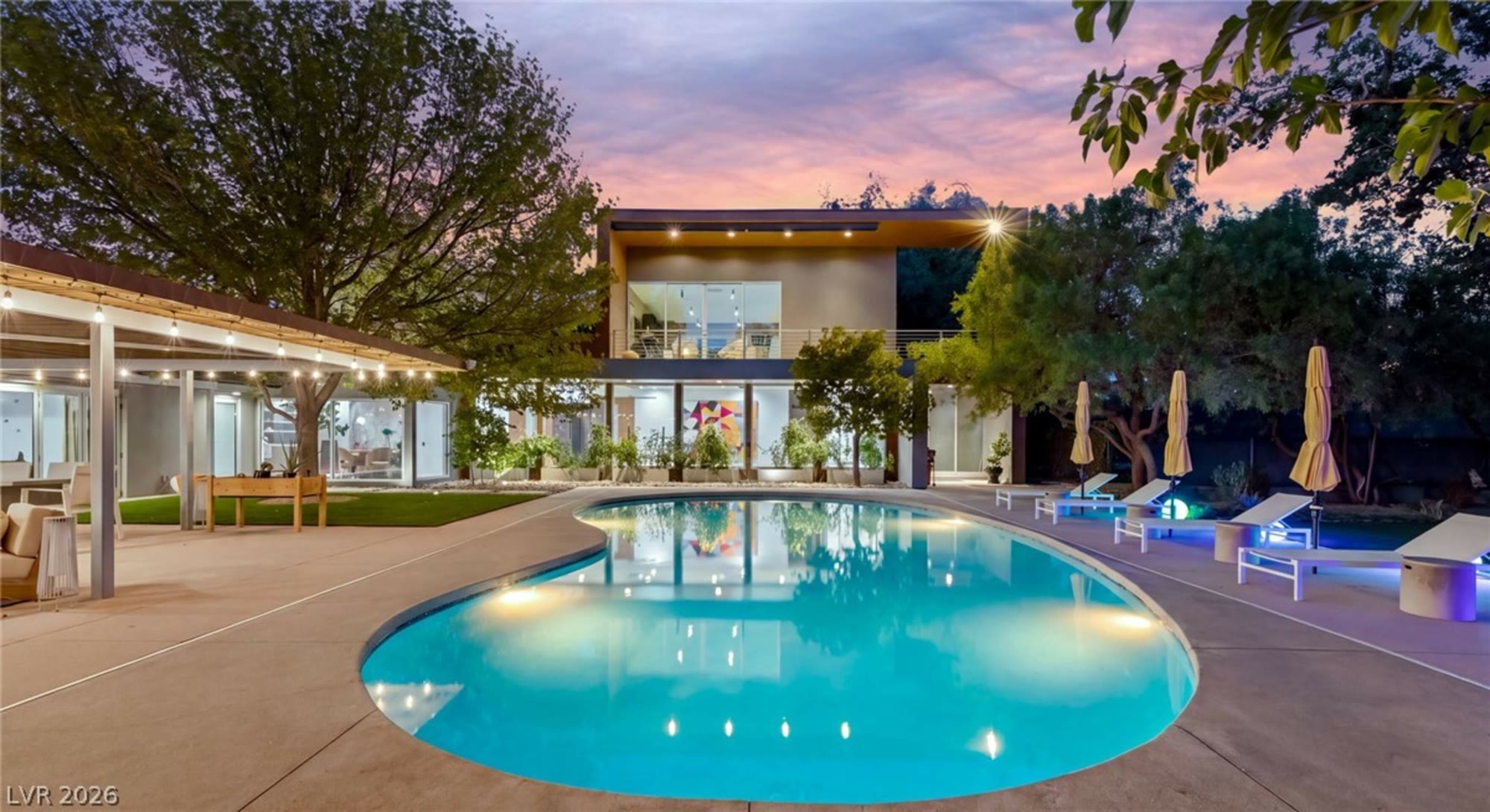 Pool & backyard